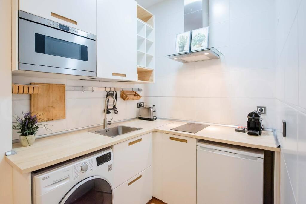 Relaxing Apartment With Parking In The Center By Rems Малага Екстериор снимка