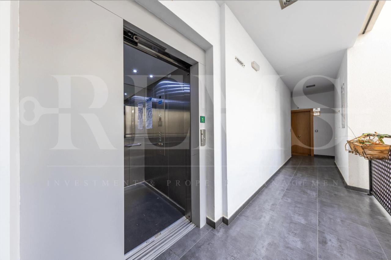 Relaxing Apartment With Parking In The Center By Rems Малага Екстериор снимка