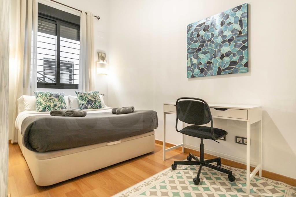 Relaxing Apartment With Parking In The Center By Rems Малага Екстериор снимка